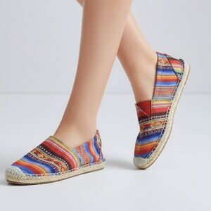 Minnetonka Espadrille Slip-On Flats
Womens Multicolor Serape Stripe size 6